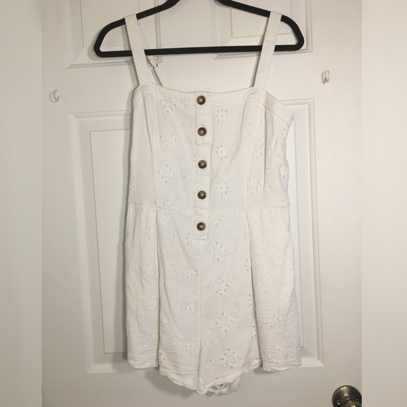 White romper - Picture 1 of 2